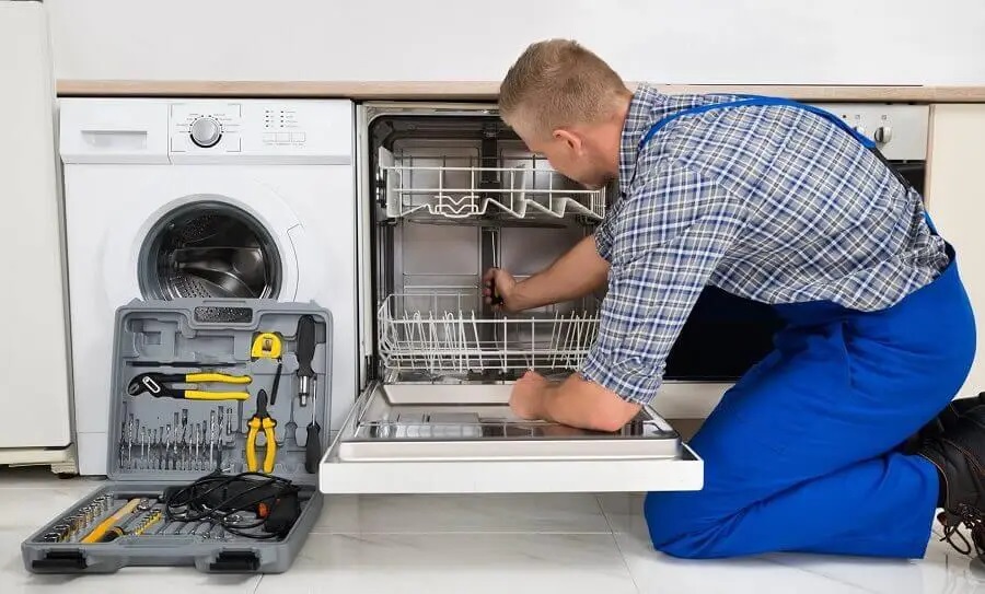 Geyve Beko servisi teknisyen ekibi beyaz eşya tamiri yaparken